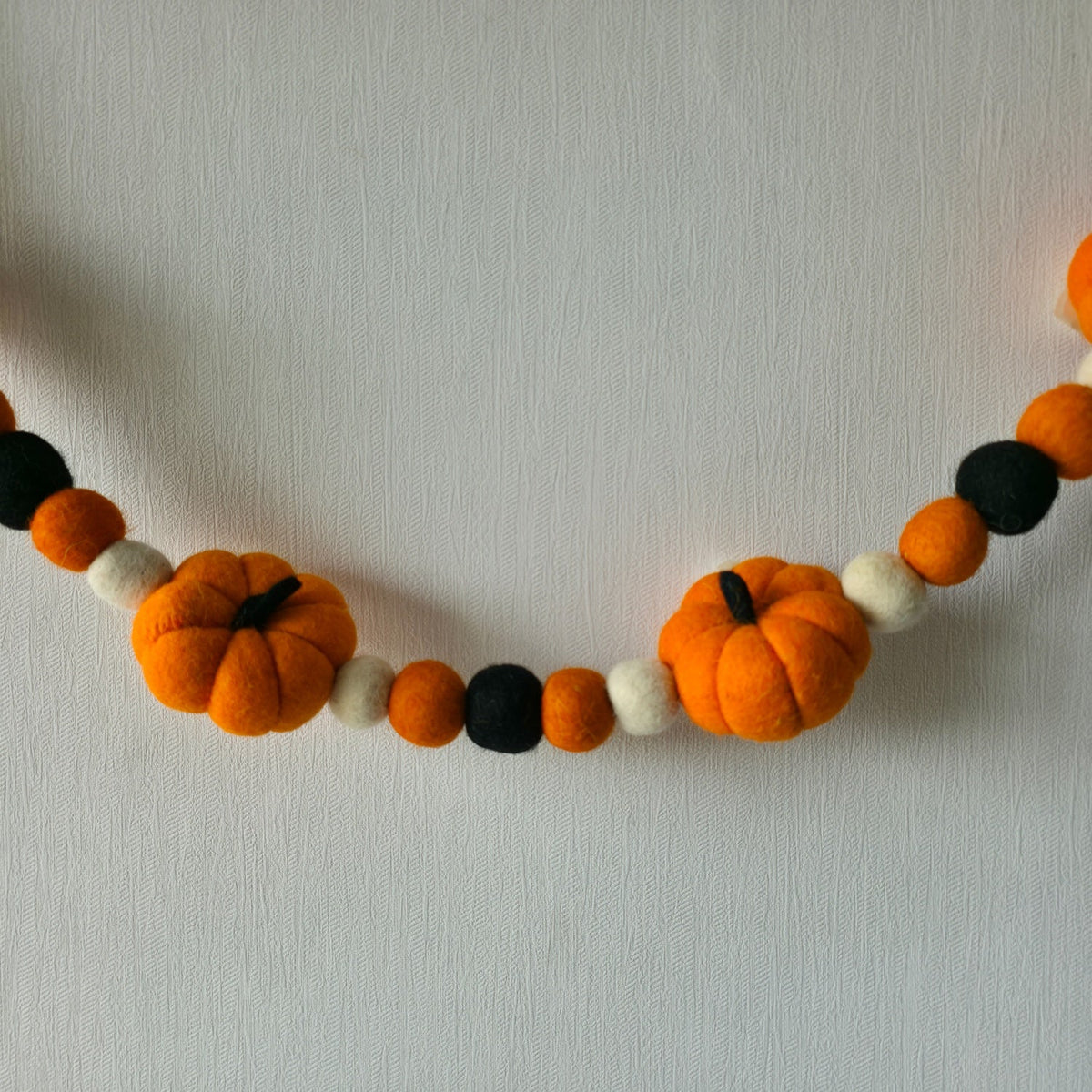 Pumpkin Pompom Bunting – Spooky Nightfall