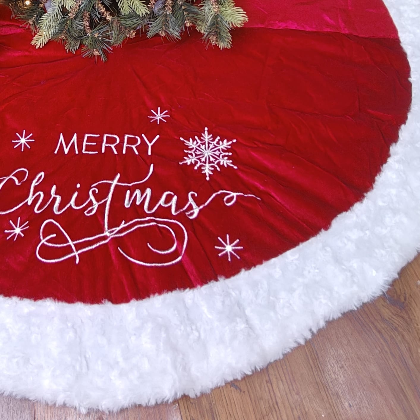 48" Tree Skirt – Elegant Velvet Fur