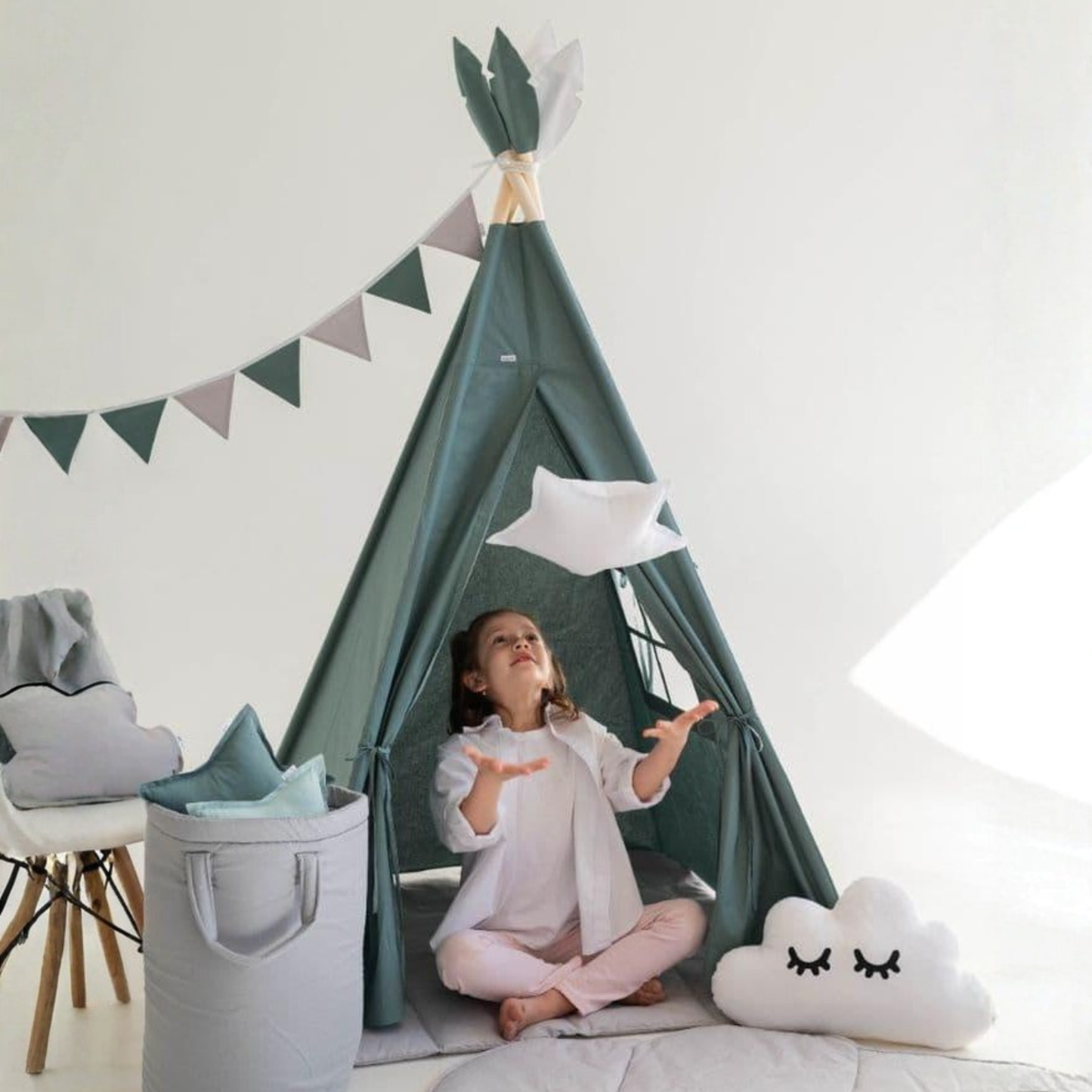 Kid’s Portable Teepee Tents With Cushion