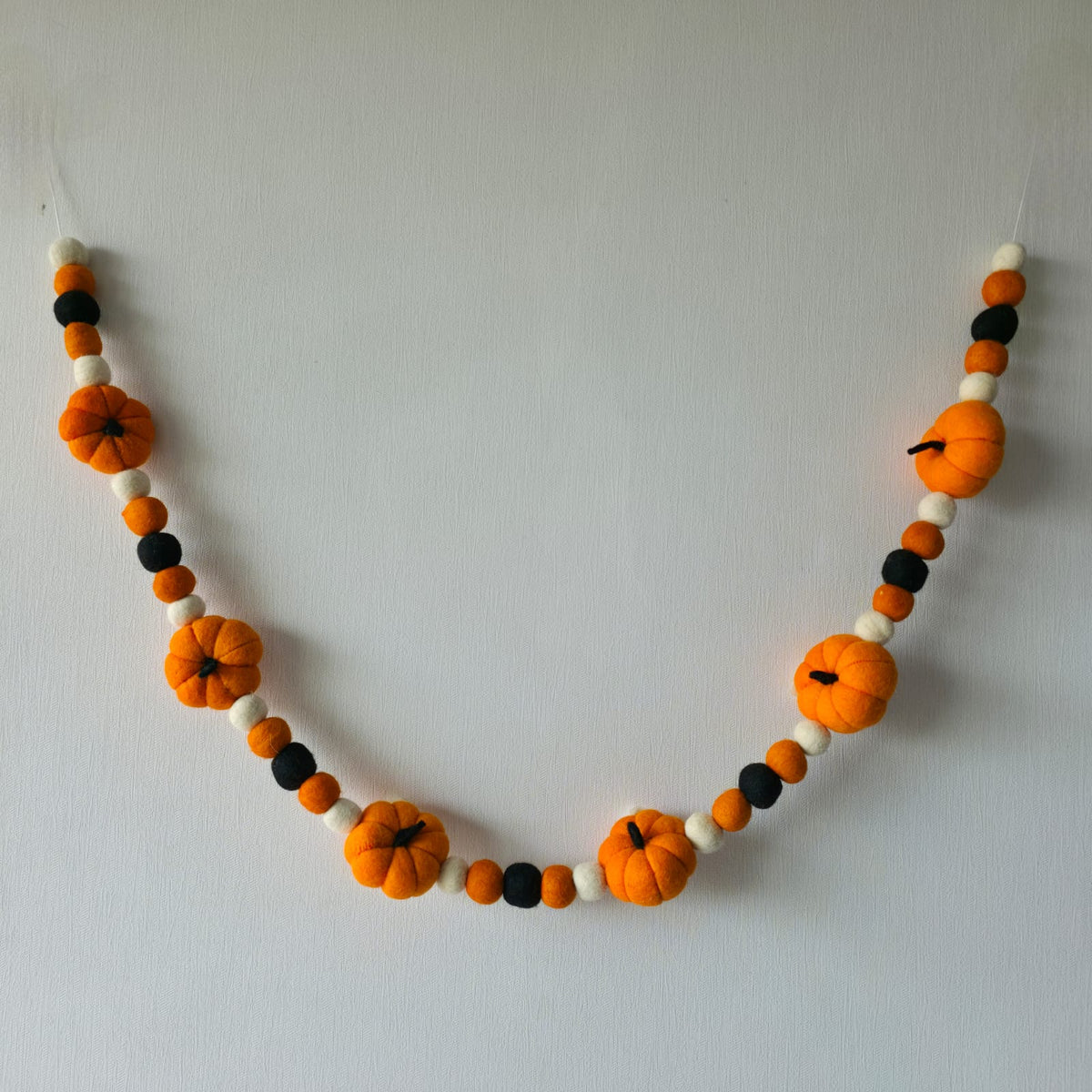 Pumpkin Pompom Bunting – Spooky Nightfall