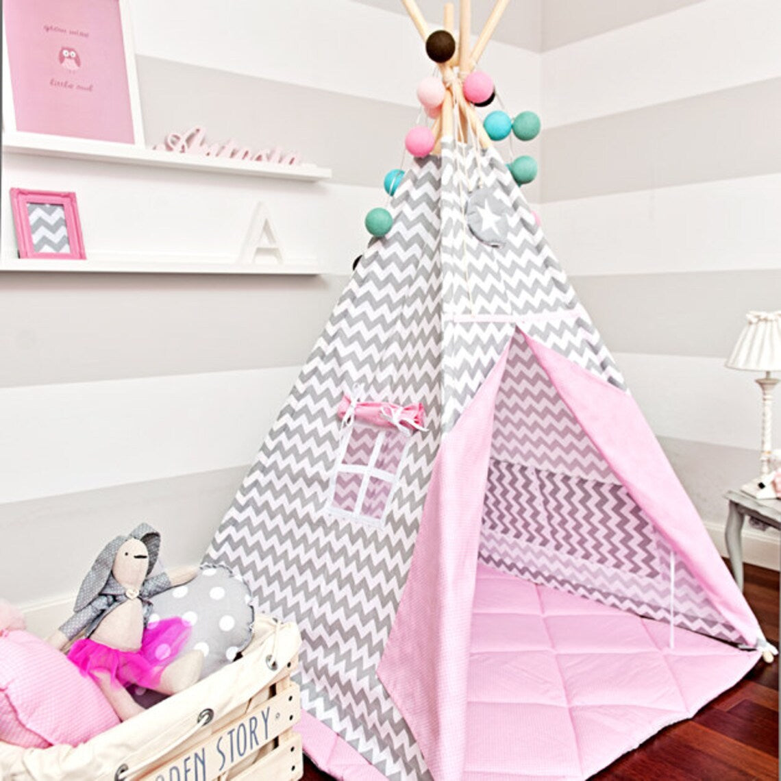 Premium Teepee Set with Floor Mat, Pillows, Garland and Basket